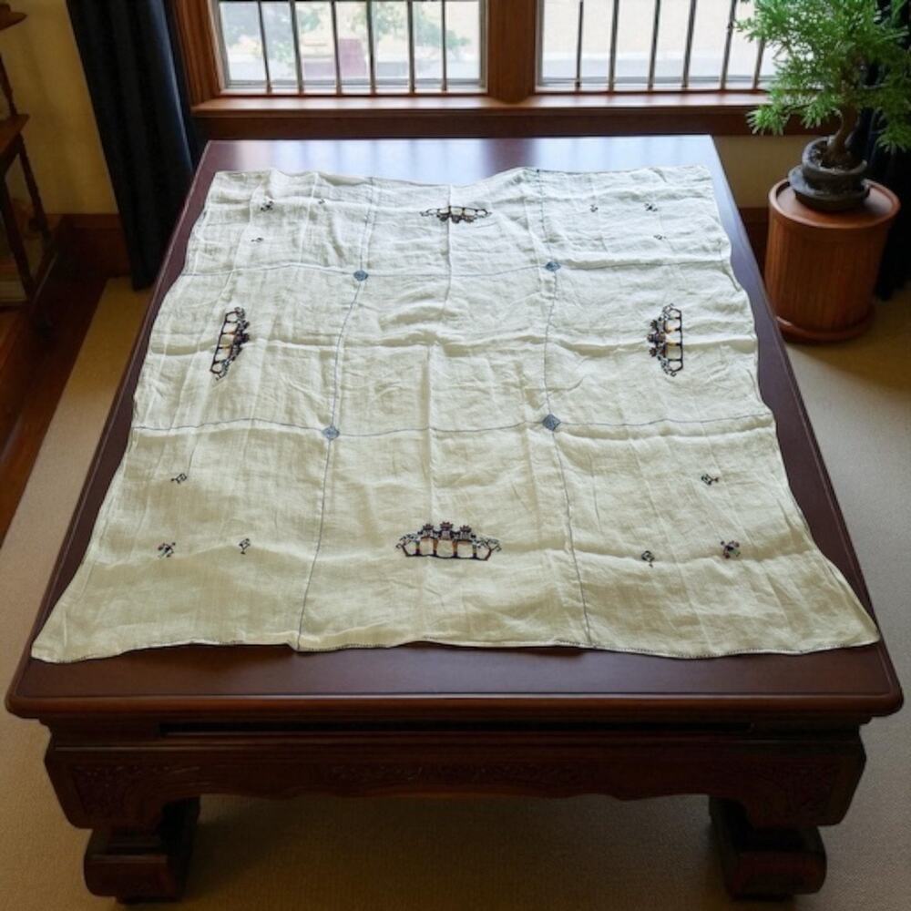 VTG Linen White 50" x 40" Cross Stitch Square Tablecloth Asian Chinese Statue